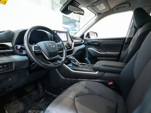 Used 2024 Toyota Highlander LE image 15