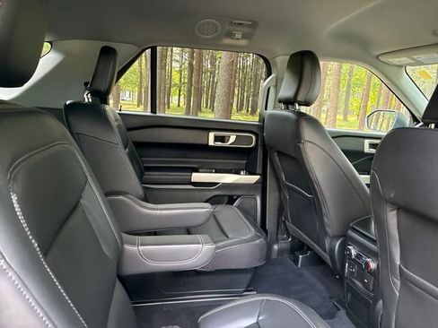 Used 2022 Ford Explorer XLT w/ Equipment Group 202A RWD image 23