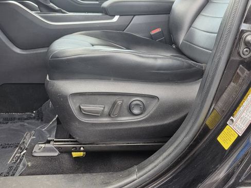 Used 2022 Toyota Highlander XLE FWD image 13