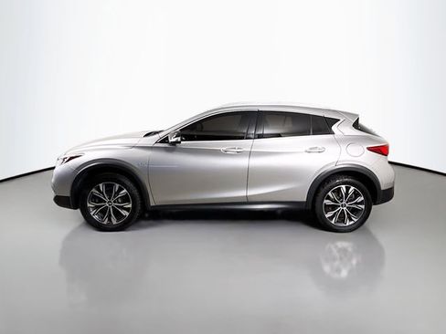 Used 2017 INFINITI QX30 Luxury AWD w/ HEATED LEATHER image 9