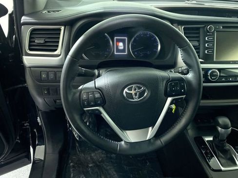Used 2018 Toyota Highlander LE image 10