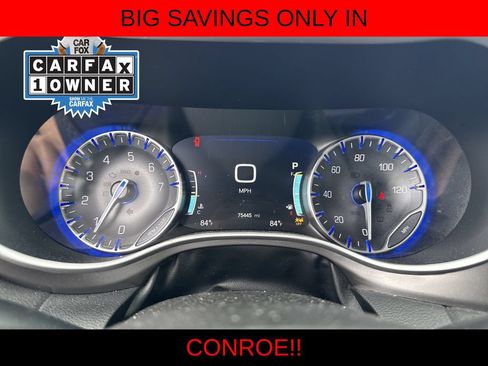 Used 2024 Chrysler Pacifica Touring-L FWD image 17