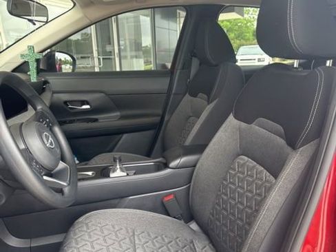 Used 2025 Nissan Kicks SV w/ SV Premium Package FWD image 6