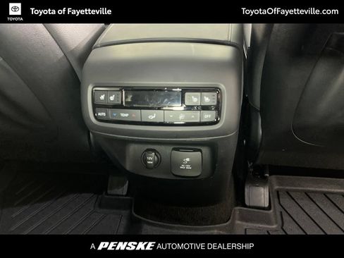 Used 2024 Hyundai Palisade Limited AWD/4WD image 9