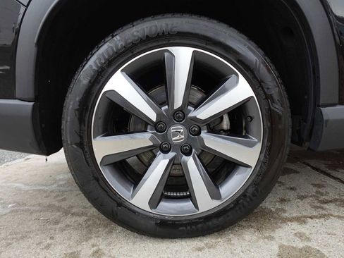 Certified 2025 Honda Pilot Touring image 9