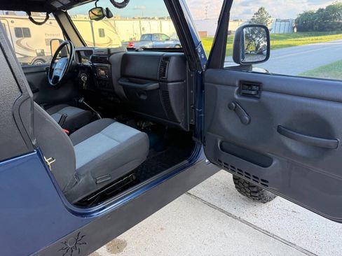 Used 2005 Jeep Wrangler Unlimited AWD/4WD image 25