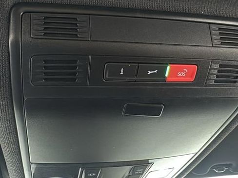 Used 2022 Volkswagen Tiguan SE image 31