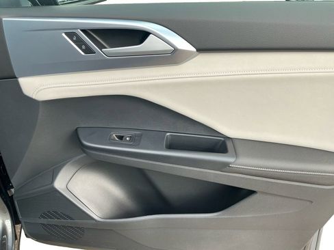 New 2025 Volkswagen Taos SE image 16