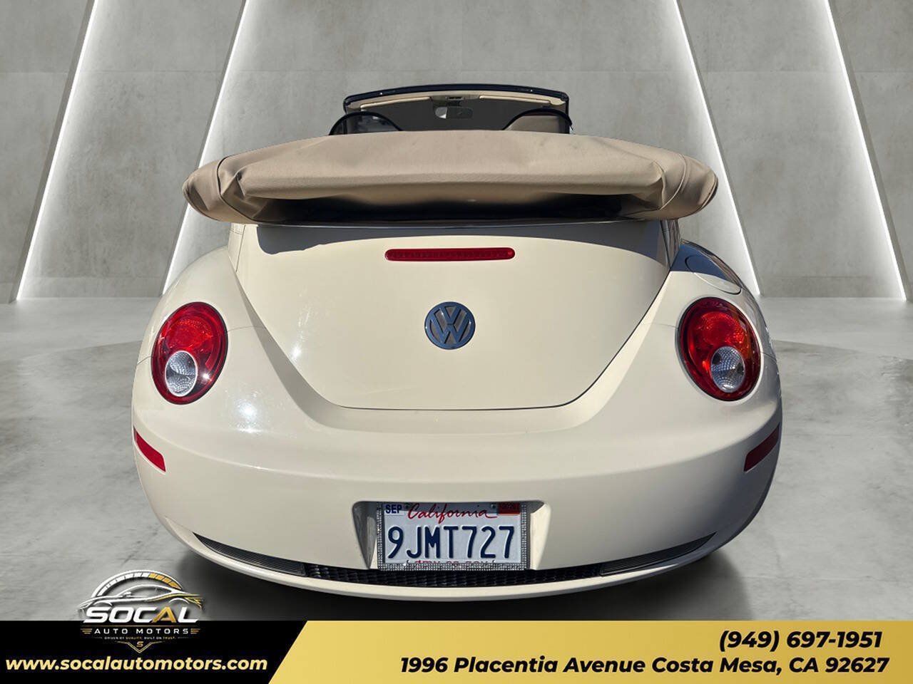Used 2010 Volkswagen Beetle Convertible FWD image 4