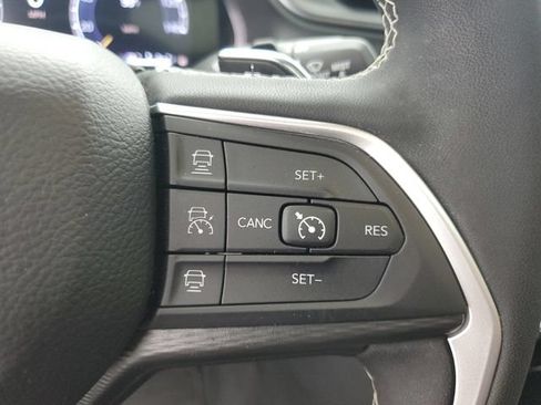 Used 2025 Jeep Grand Cherokee Laredo X RWD image 24