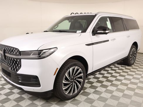 New 2026 Lincoln Navigator L Black Label AWD/4WD image 9