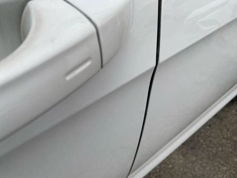 Used 2016 Volkswagen Golf S image 29