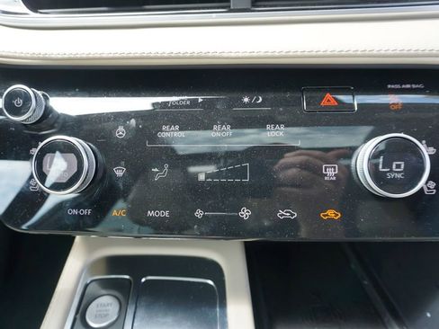 Used 2023 INFINITI QX60 Luxe w/ Performance Audio Package image 12