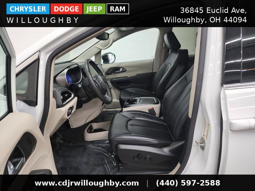 Used 2024 Chrysler Pacifica Limited FWD image 14