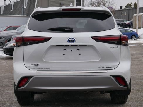 Used 2024 Toyota Highlander Platinum image 5