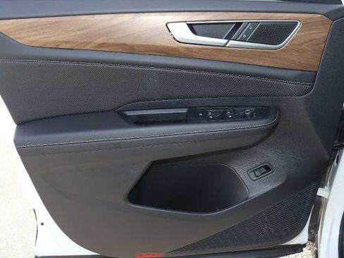 Used 2025 Volkswagen Atlas SE image 19