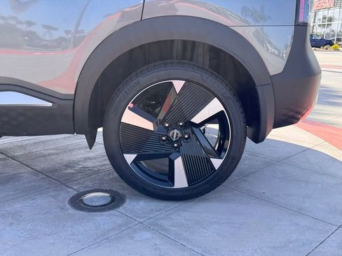 New 2026 Nissan Kicks SR FWD image 8