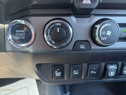 Used 2019 Toyota Tacoma TRD Sport w/ Technology Package AWD/4WD image 19