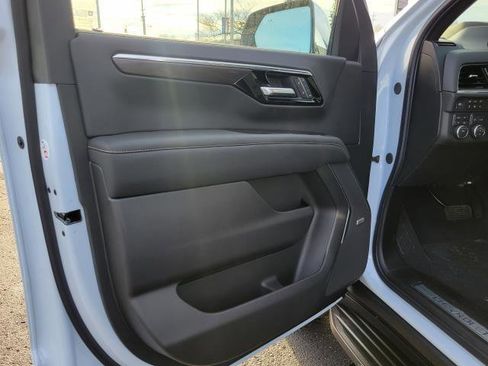 New 2026 Chevrolet Suburban Premier image 6