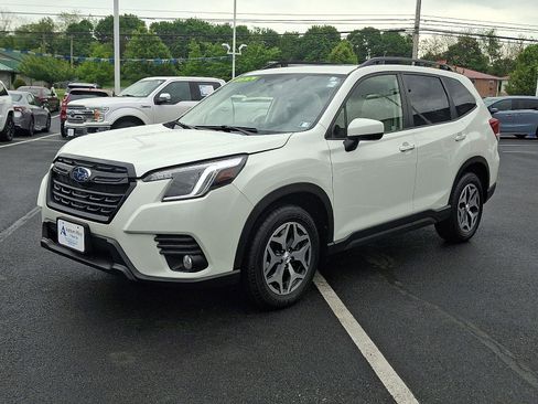 Used 2023 Subaru Forester Premium AWD/4WD image 3