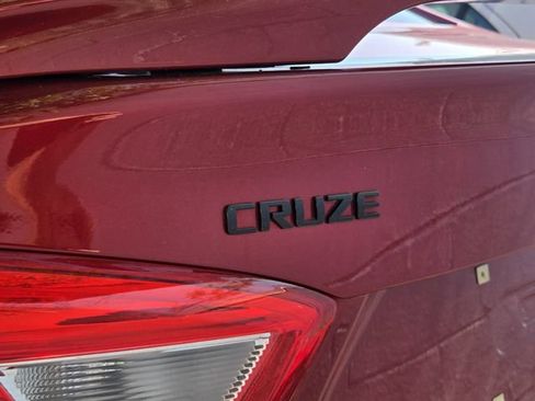 Used 2017 Chevrolet Cruze LT w/ Convenience Package FWD image 4