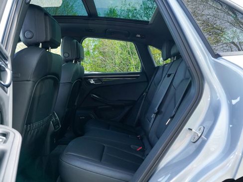 Certified 2026 Porsche Macan image 32