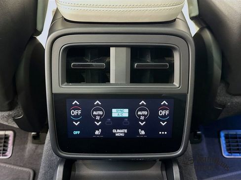 Used 2021 Porsche Taycan Turbo image 31