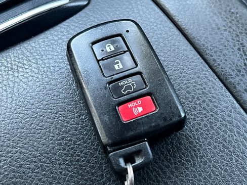 Used 2017 Toyota Highlander Limited w/ Carpet Mat Package AWD/4WD image 29