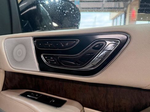 Used 2018 Lincoln Navigator Reserve w/ Technology Package image 15