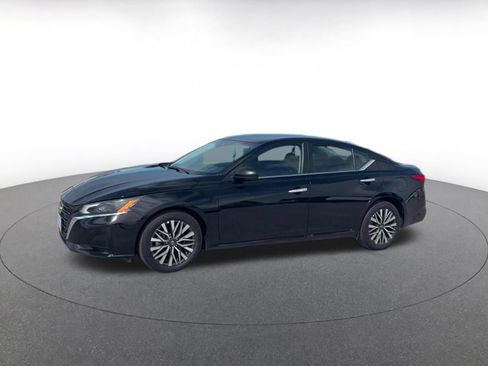 Used 2025 Nissan Altima 2.5 SV FWD image 7
