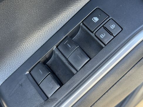 Used 2023 Toyota Highlander L image 24