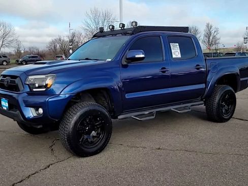 Used 2014 Toyota Tacoma 4x4 Double Cab w/ TRD Sport Package image 4