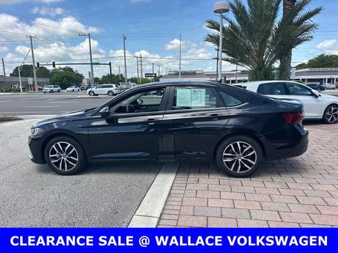 Certified 2025 Volkswagen Jetta SE w/ Sunroof Package FWD image 9