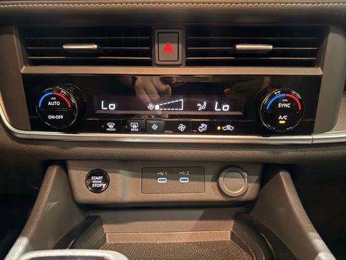 Used 2024 Nissan Rogue SV FWD image 22
