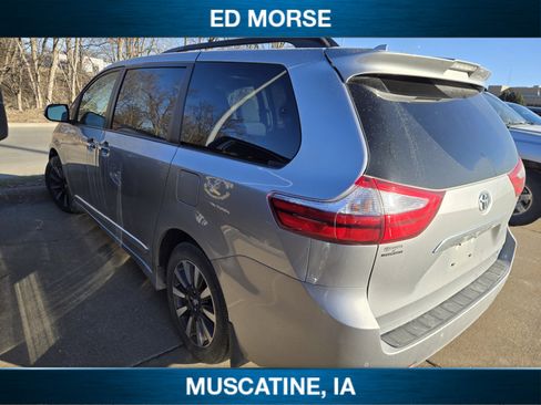 Used 2018 Toyota Sienna Limited image 3