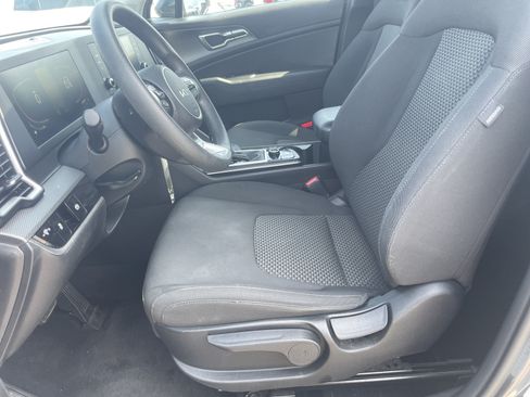 Used 2023 Kia Sportage LX AWD/4WD image 16