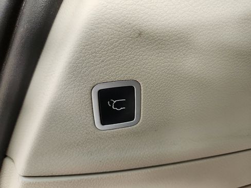 Used 2018 Chrysler Pacifica Touring-L image 32