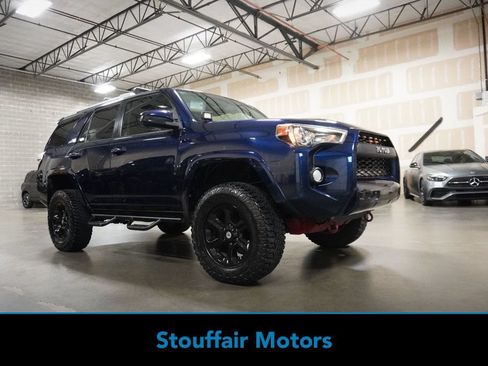 Used 2017 Toyota 4Runner SR5 AWD/4WD image 1