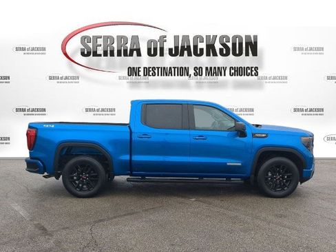 Used 2022 GMC Sierra 1500 Elevation w/ LPO, Elevation Black Package image 10