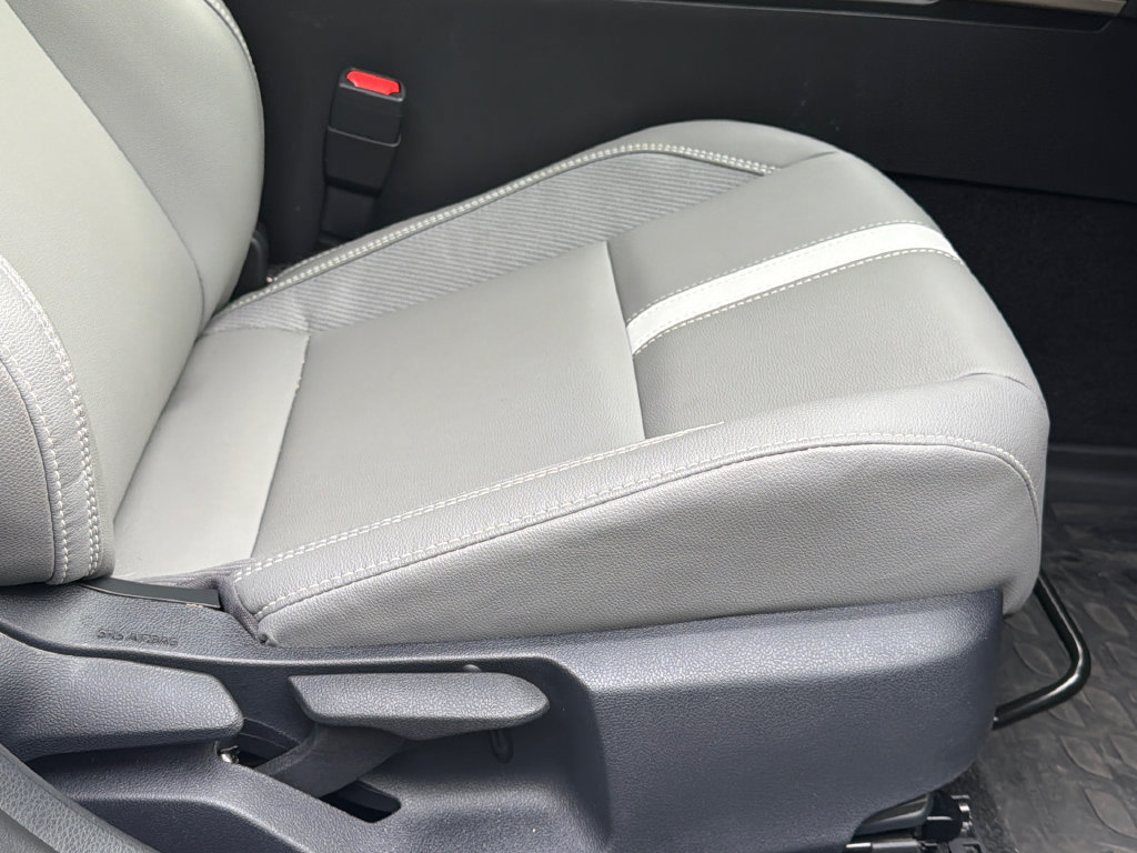 Used 2025 Toyota Camry SE FWD image 11