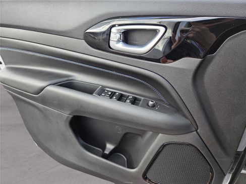 New 2026 Jeep Compass Latitude image 19