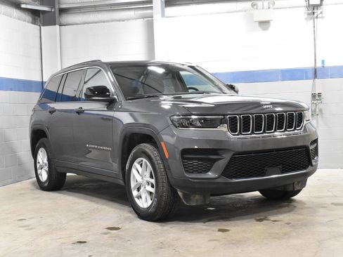 Used 2024 Jeep Grand Cherokee Laredo X AWD/4WD image 30