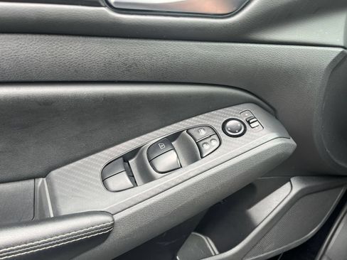 Used 2025 Nissan Altima 2.5 SV FWD image 18