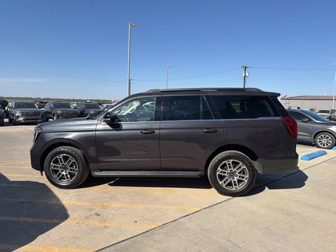 Used 2025 Ford Expedition Active AWD/4WD image 4