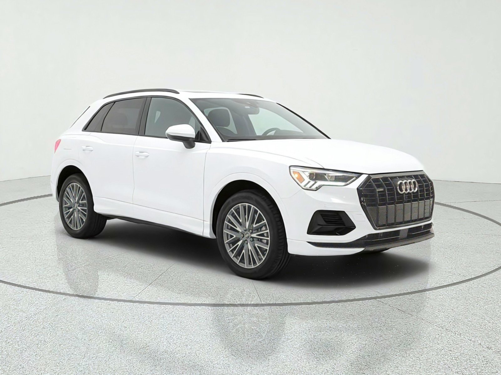 Used 2024 Audi Q3 2.0T Premium w/ Convenience Package AWD/4WD image 3