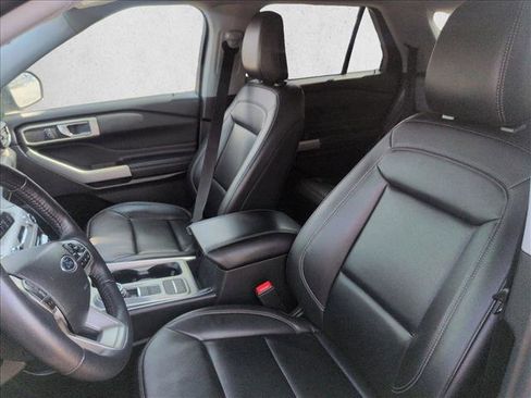 Used 2024 Ford Explorer XLT w/ Equipment Group 202A image 12