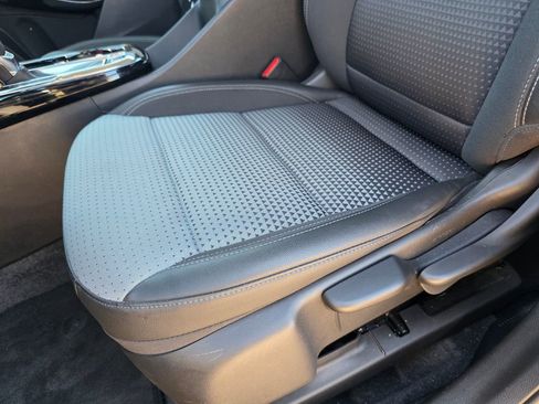 Certified 2025 Chevrolet Trax LT w/ LT Convenience Package image 11