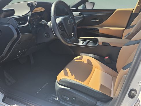 Used 2023 Lexus ES 350 w/ Premium Package FWD image 10