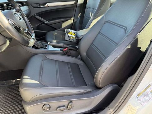 Used 2020 Volkswagen Passat 2.0T SE w/ Sunroof Package image 13