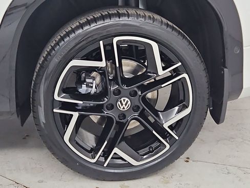 New 2026 Volkswagen Tiguan SEL R-Line AWD/4WD image 13